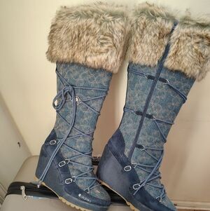 SOLD - Faux Fur Trimmed Black Boots